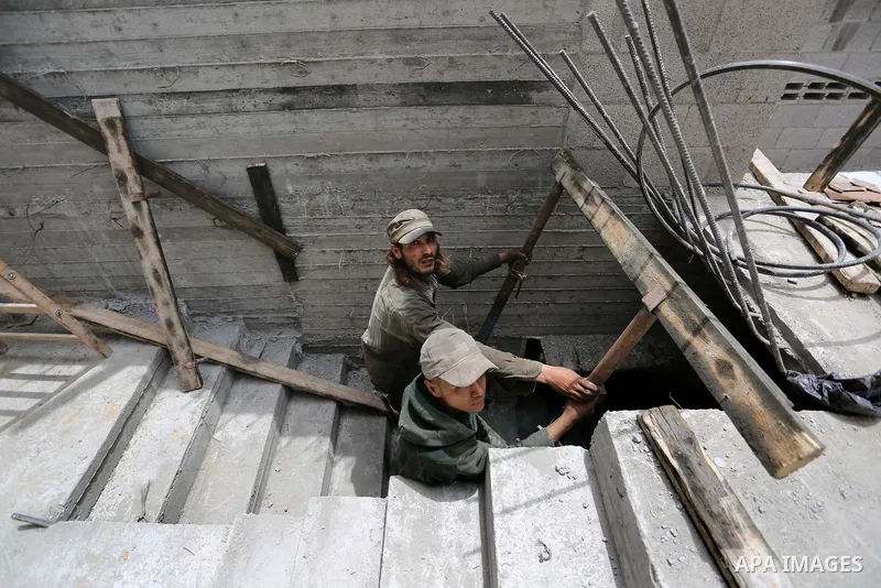 Palestinian laborers construction work at building still under construction to mark May Day or International Workers' Day, in Gaza city on May 01. 2017. Photo by Ashraf Amra