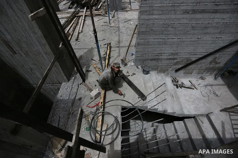 Palestinian laborers construction work at building still under construction to mark May Day or International Workers' Day, in Gaza city on May 01. 2017. Photo by Ashraf Amra