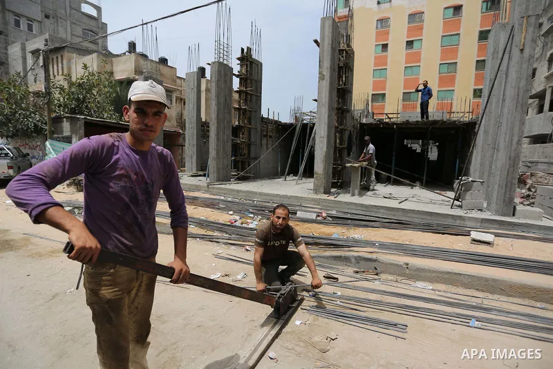 Palestinian laborers construction work at building still under construction to mark May Day or International Workers' Day, in Gaza city on May 01. 2017. Photo by Ashraf Amra