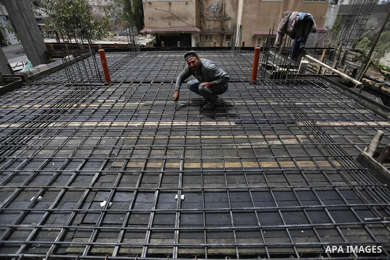 Palestinian laborers construction work at building still under construction to mark May Day or International Workers' Day, in Gaza city on May 01. 2017. Photo by Ashraf Amra