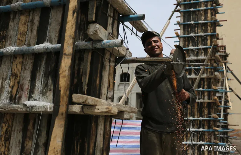Palestinian laborers construction work at building still under construction to mark May Day or International Workers' Day, in Gaza city on May 01. 2017. Photo by Ashraf Amra