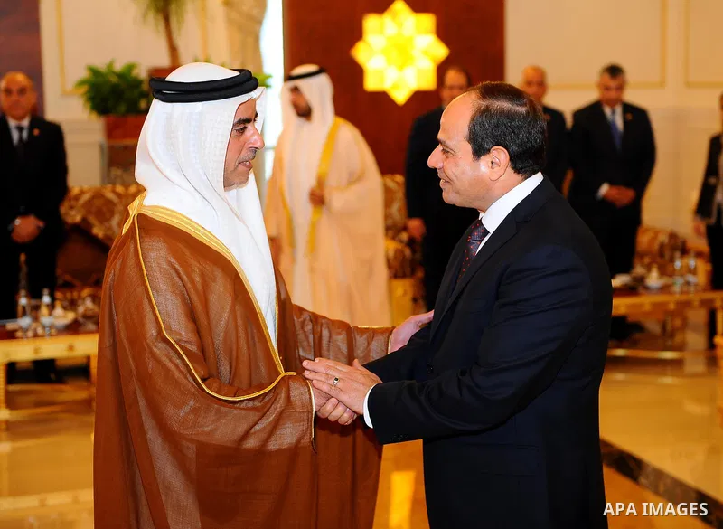 Egyptian President Abdel Fattah al-Sisi meets with UAE officials at the Presidential Airport in Abu Dhabi, UAE, May 3, 2017. Photo by Egyptian President Office