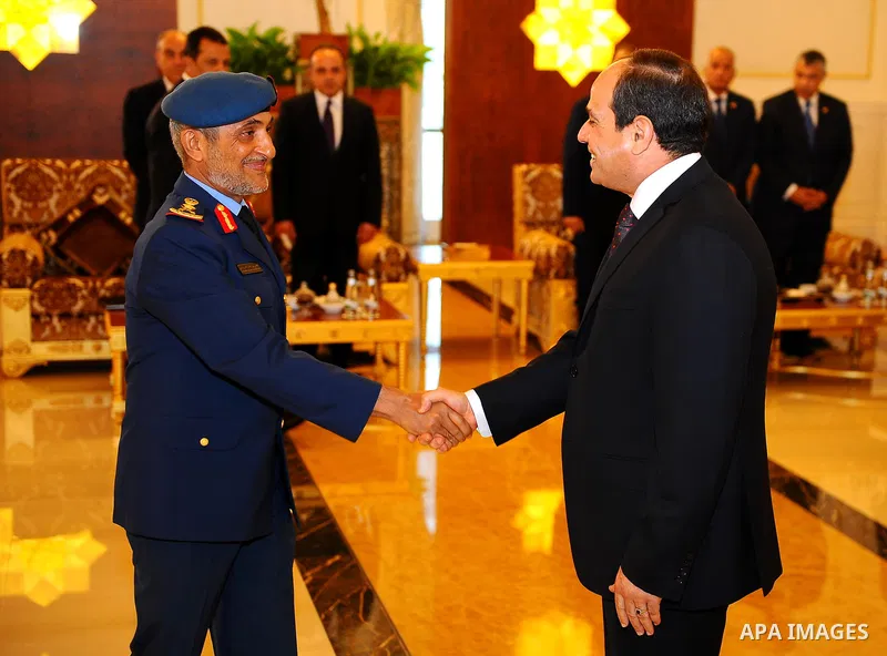 Egyptian President Abdel Fattah al-Sisi meets with UAE officials at the Presidential Airport in Abu Dhabi, UAE, May 3, 2017. Photo by Egyptian President Office