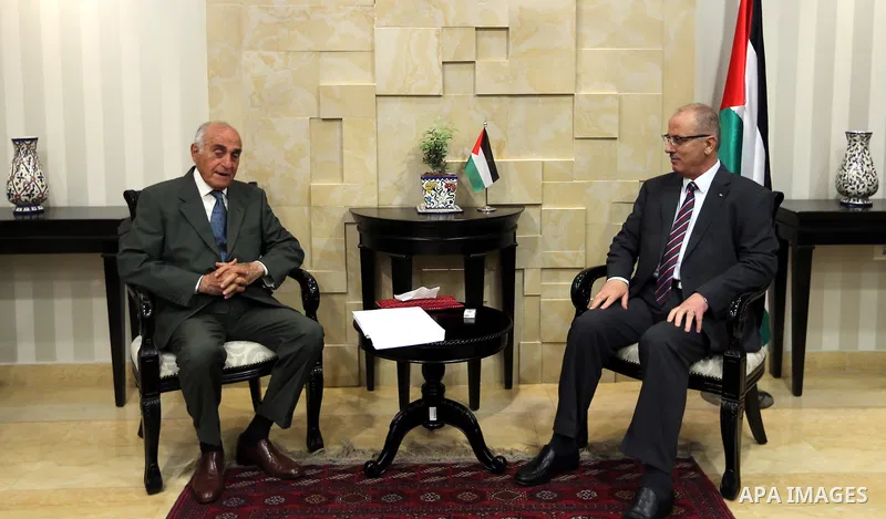 Palestinian Prime Minister, Rami Hamdallah, meets with businessman Munib al-Masri, in the West Bank city of Ramallah, on May 4, 2017. Photo by Prime Minister Office