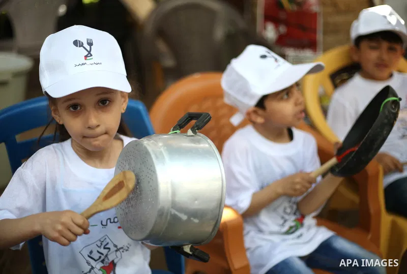 Palestinian children take part in a protest to show solidarity with Palestinian prisoners on hunger strike in Israeli jails, in the West Bank city of Nablus, on May 4, 2017. Photo by Ayman Ameen