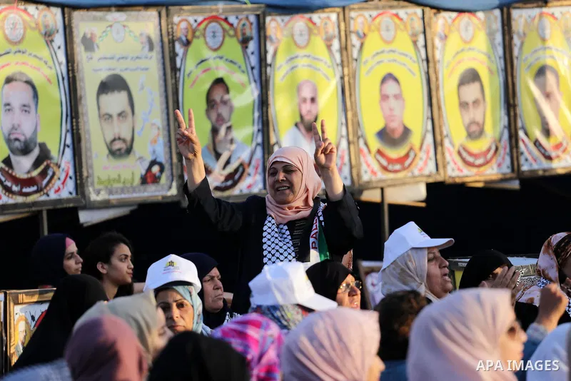 Palestinians attend a concert held in solidarity with Palestinian hunger-striking prisoners in Israeli jails, in Gaza City on May 4, 2017. Photo by Mohammed Asad