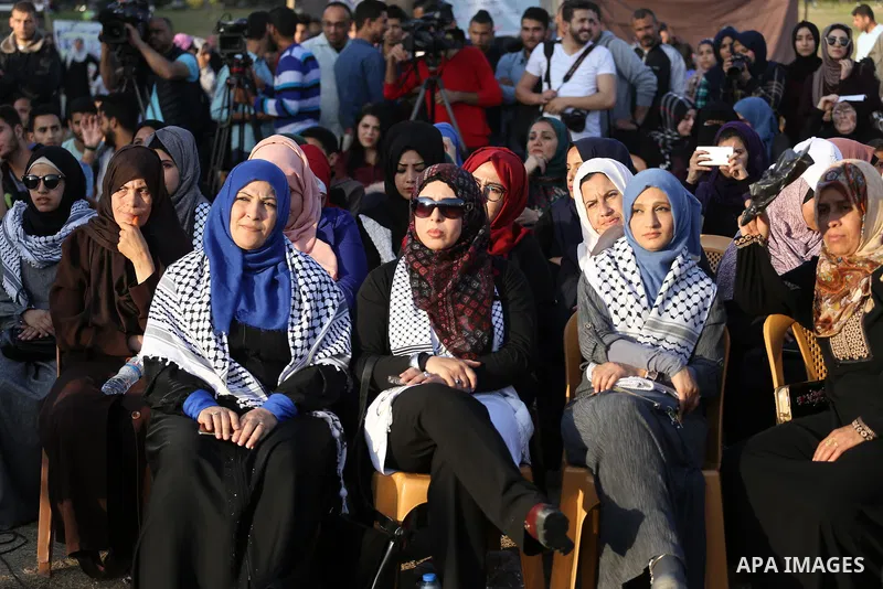 Palestinians attend a concert held in solidarity with Palestinian hunger-striking prisoners in Israeli jails, in Gaza City on May 4, 2017. Photo by Mohammed Asad