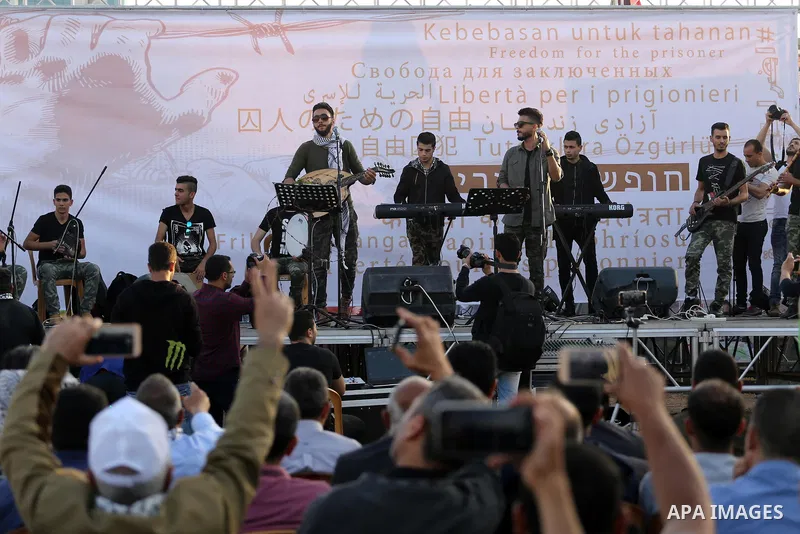 Musicians perform during a concert held in solidarity with Palestinian hunger-striking prisoners in Israeli jails, in Gaza City on May 4, 2017. Photo by Mohammed Asad