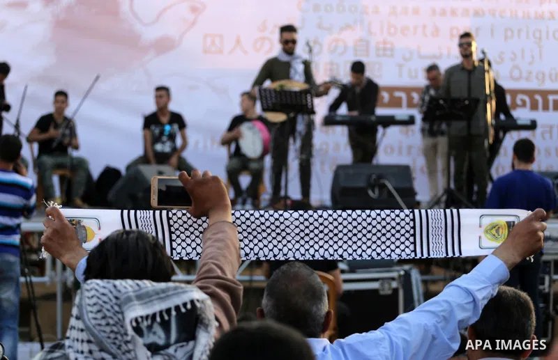 Musicians perform during a concert held in solidarity with Palestinian hunger-striking prisoners in Israeli jails, in Gaza City on May 4, 2017. Photo by Mohammed Asad