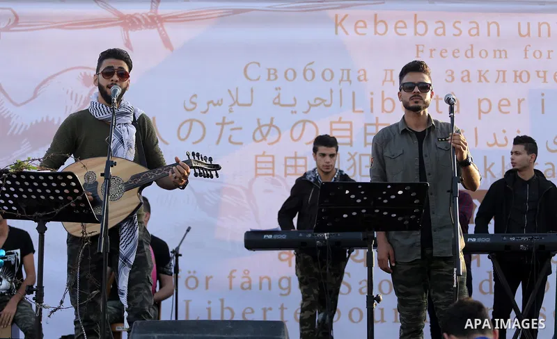 Musicians perform during a concert held in solidarity with Palestinian hunger-striking prisoners in Israeli jails, in Gaza City on May 4, 2017. Photo by Mohammed Asad