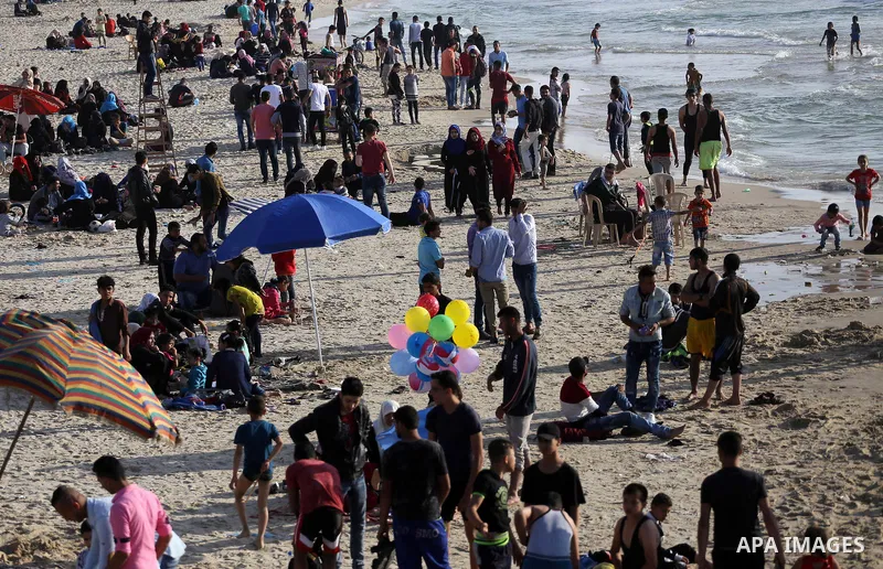 Palestinians enjoy their time off the beach of Gaza City on May 5, 2017. Photo by Mohammed Asad