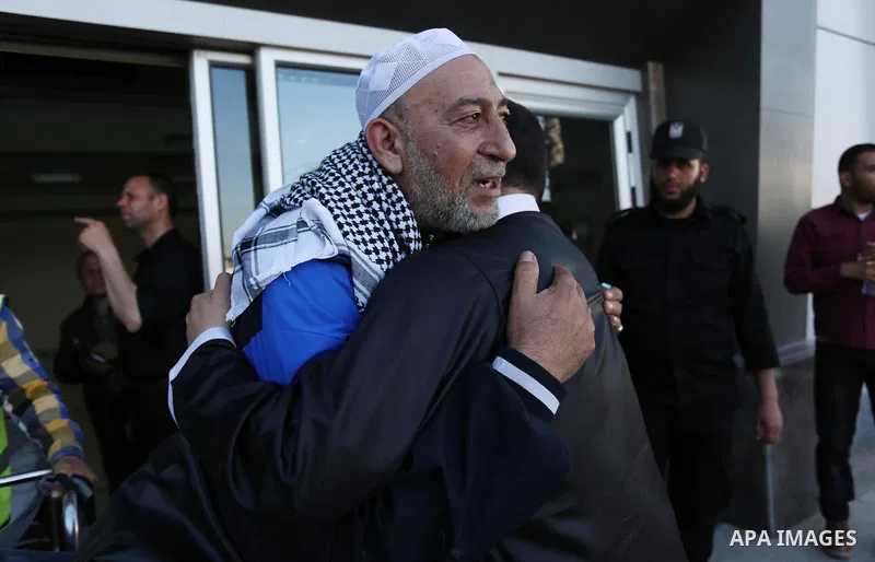 Palestinians arrival at Rafah crossing after it was opened by Egyptian authorities to allow stranded Palestinians to return to Gaza, in the southern Gaza Strip May 6, 2017. Photo by Ashraf Amra