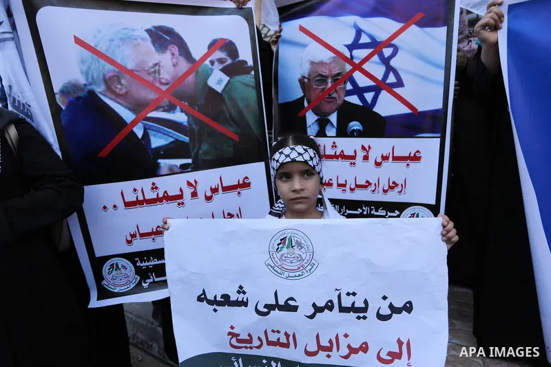 Palestinian supporters of Al-Ahrar movement hold banners during a protest against Palestinian President Mahmoud Abbas and Israeli blockade of the Gaza Strip, in Gaza city, on May 07, 2017. Photo by Ashraf Amra