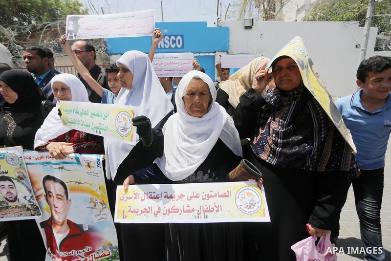 Palestinians hold banners during a sit-in in support of Palestinian hunger-striking prisoners held in Israeli jails in front of the headquarter United Nation "UNSCO", on May 9, 2017, in Gaza City. Photo by Mohammed Asad