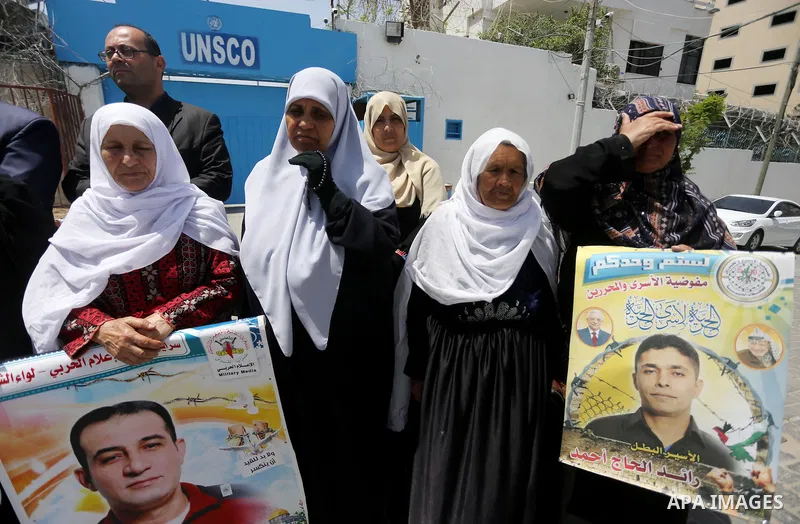 Palestinians hold banners during a sit-in in support of Palestinian hunger-striking prisoners held in Israeli jails in front of the headquarter United Nation "UNSCO", on May 9, 2017, in Gaza City. Photo by Mohammed Asad