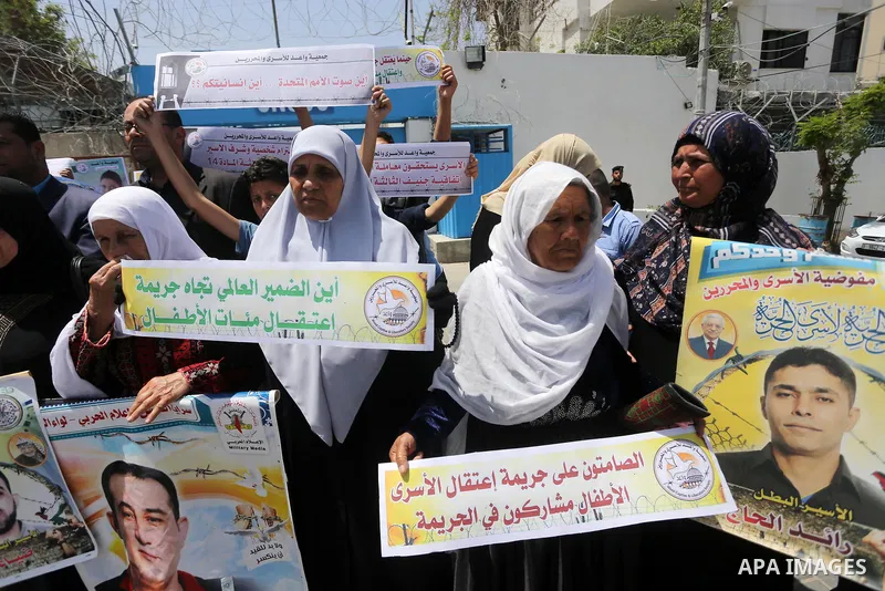 Palestinians hold banners during a sit-in in support of Palestinian hunger-striking prisoners held in Israeli jails in front of the headquarter United Nation "UNSCO", on May 9, 2017, in Gaza City. Photo by Mohammed Asad