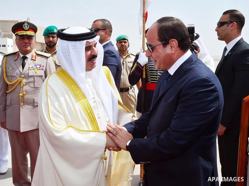 Bahrain's King Hamad bin Isa Al Khalifa receives Egyptian President Abdel Fattah al-Sisi in Manama, Bahrain on May 09, 2017. Photo by Egyptian President Office