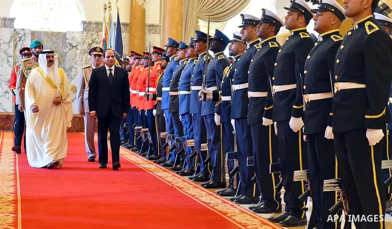 Bahrain's King Hamad bin Isa Al Khalifa receives Egyptian President Abdel Fattah al-Sisi in Manama, Bahrain on May 09, 2017. Photo by Egyptian President Office