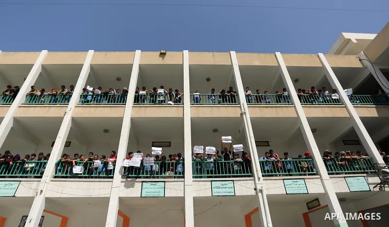 Palestinian students hold banners during a protest against Israeli blockade of the Gaza Strip, in Gaza city, on May 10, 2017. Photo by Ashraf Amra