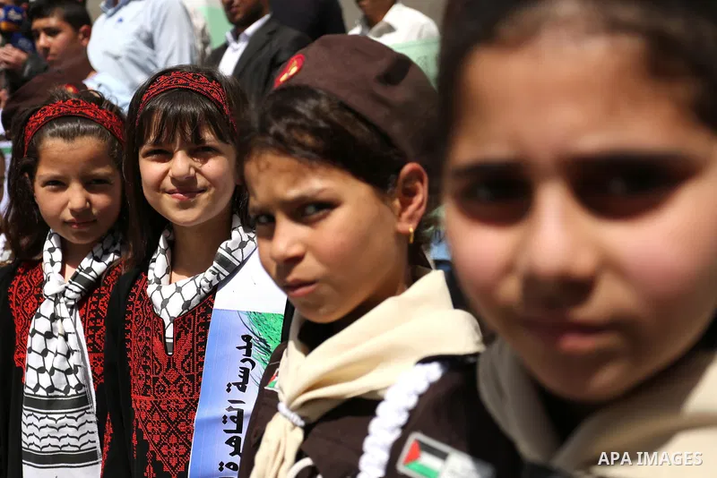 Palestinian students hold banners during a protest against Israeli blockade of the Gaza Strip, in Gaza city, on May 10, 2017. Photo by Ashraf Amra