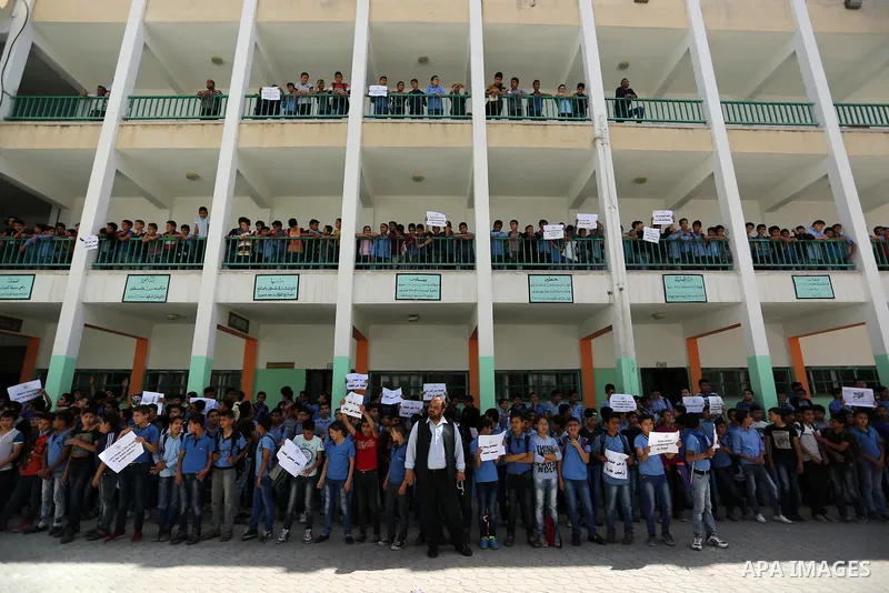Palestinian students hold banners during a protest against Israeli blockade of the Gaza Strip, in Gaza city, on May 10, 2017. Photo by Ashraf Amra