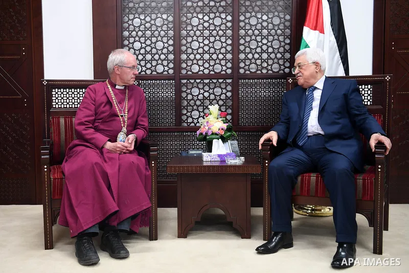 Palestinian President Mahmoud Abbas meets with Archbishop of Canterbury, Justin Welby, in the West Bank city of Ramallah, on May 8, 2017. Photo by Osama Falah