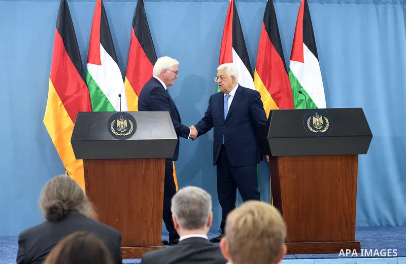 Palestinian President Mahmoud Abbas and German counterpart Frank-Walter Steinmeier give a joint press conference in the West Bank city of Ramallah on May 9, 2017. Photo by Osama Falah