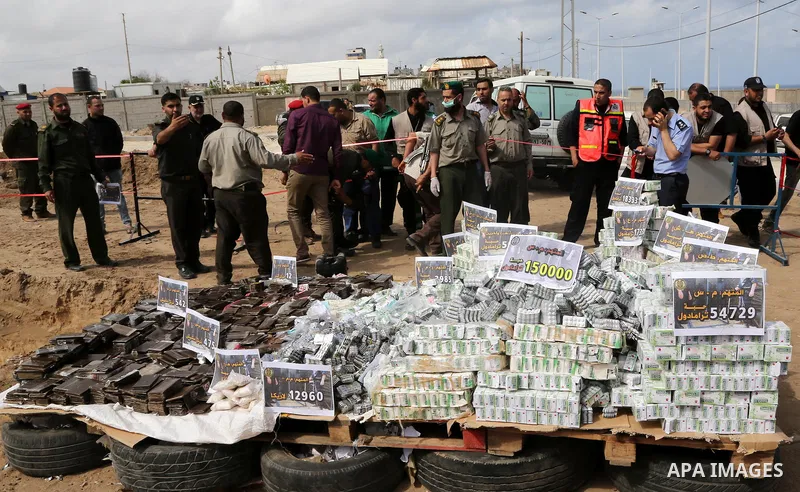 Members of Palestinian anti-drug police burn drugs that were seized by forces, in Gaza City May 11, 2017. Photo by Ashraf Amra