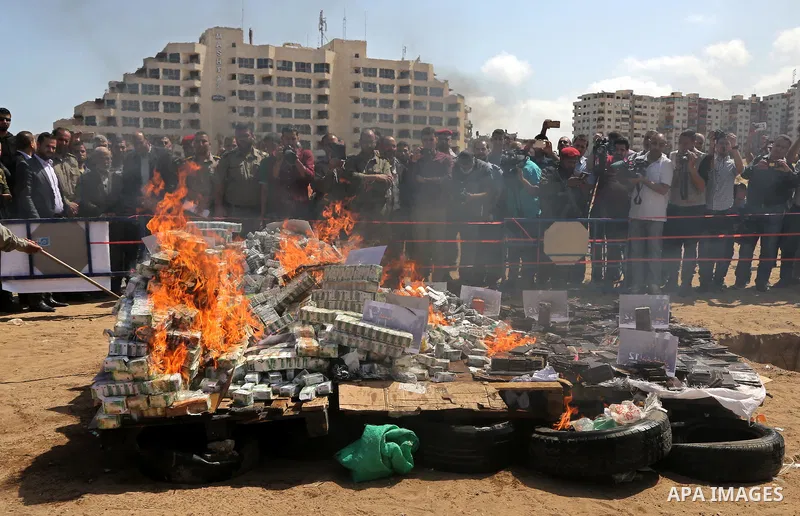 Members of Palestinian anti-drug police burn drugs that were seized by forces, in Gaza City May 11, 2017. Photo by Ashraf Amra