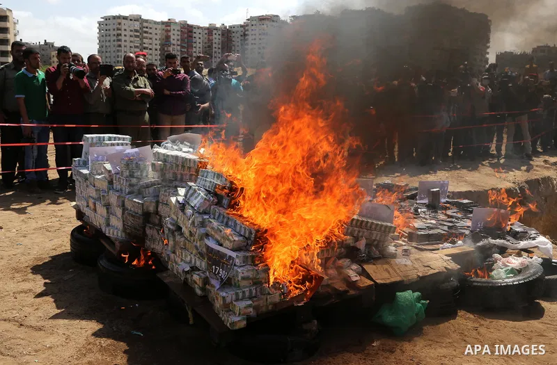 Members of Palestinian anti-drug police burn drugs that were seized by forces, in Gaza City May 11, 2017. Photo by Ashraf Amra
