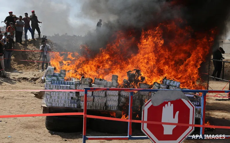 Members of Palestinian anti-drug police burn drugs that were seized by forces, in Gaza City May 11, 2017. Photo by Ashraf Amra