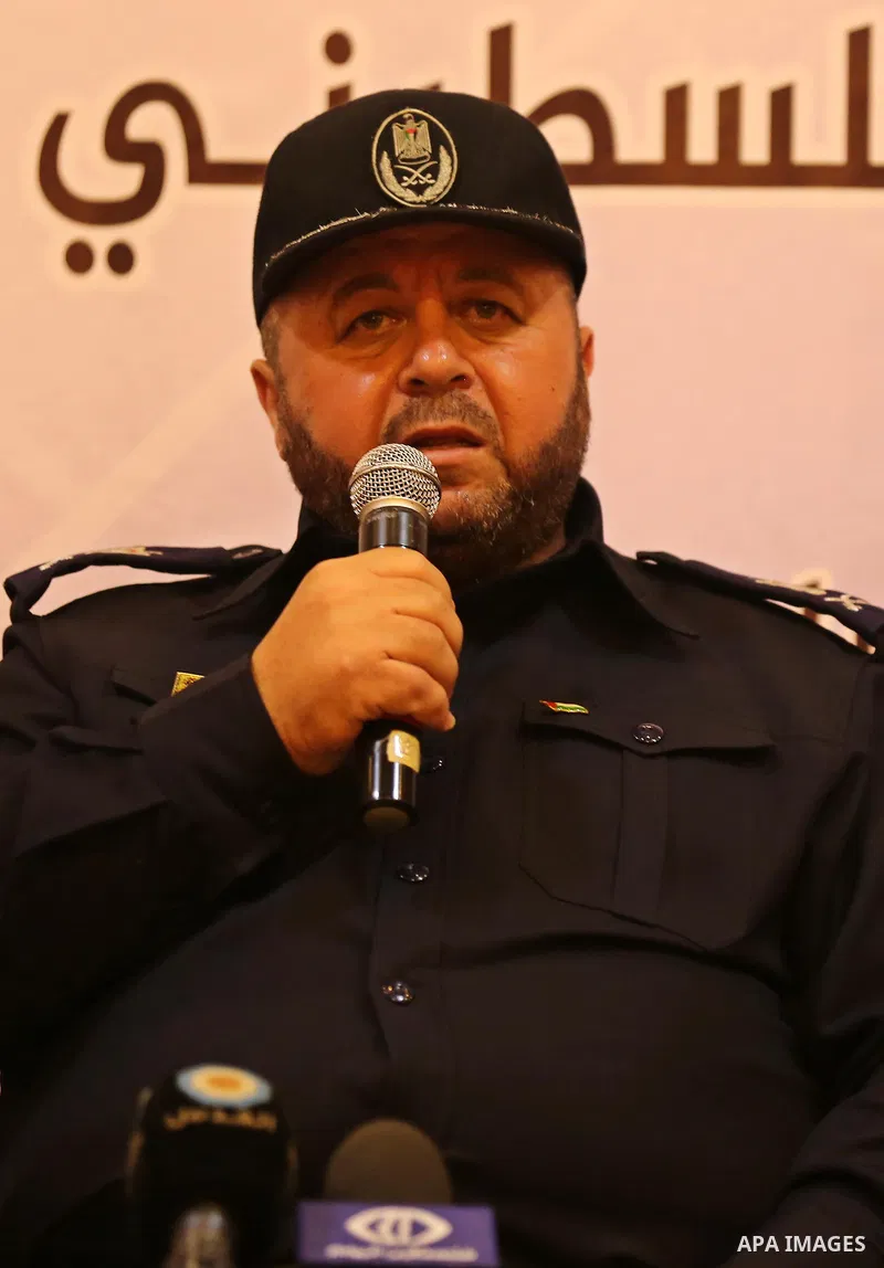 Palestinian police chief in the Gaza Strip, Tayseer Al-Batsh speaks during a meeting, in Gaza City May 11, 2017. Photo by Ashraf Amra