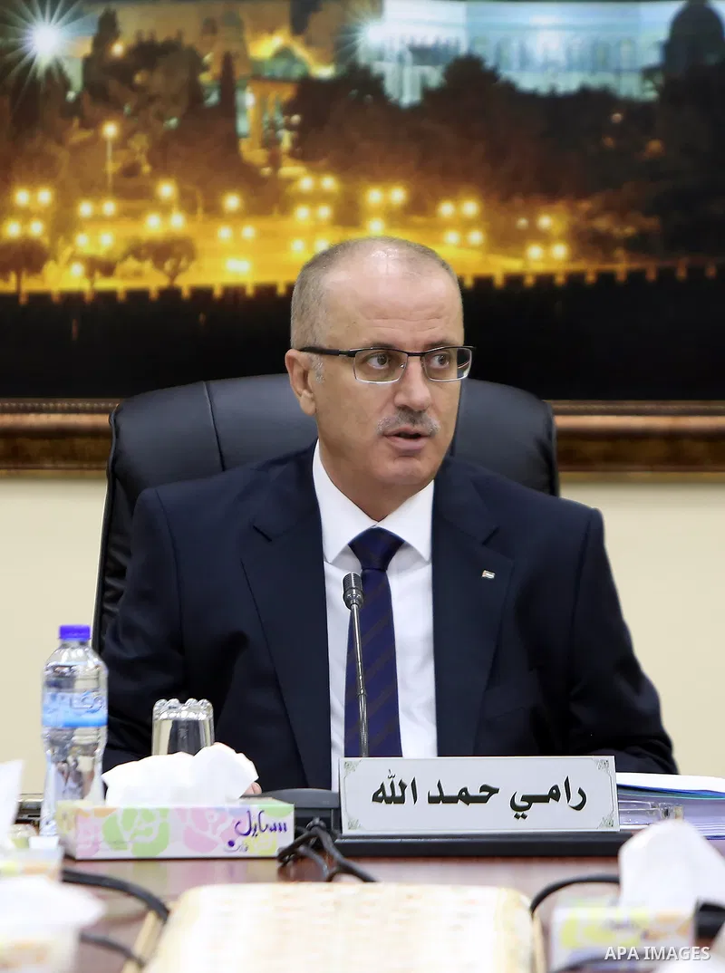 Palestinian Prime Minister Rami Hamdallah chairs a meeting of council of Ministers in the West Bank city of Ramallah, on May 11, 2017. Photo by Prime Minister Office