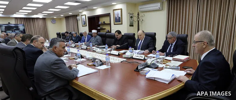 Palestinian Prime Minister Rami Hamdallah chairs a meeting of council of Ministers in the West Bank city of Ramallah, on May 11, 2017. Photo by Prime Minister Office