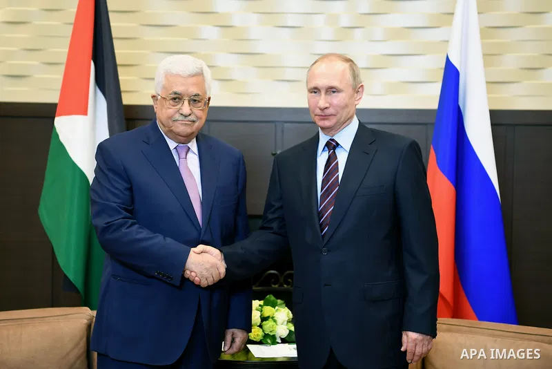 Russian President Vladimir Putin shakes hands with Palestinian President Mahmoud Abbas following a meeting at the Bocharov Ruchei state residence in Sochi, Russia, May 11, 2017. Photo by Thaer Ganaim