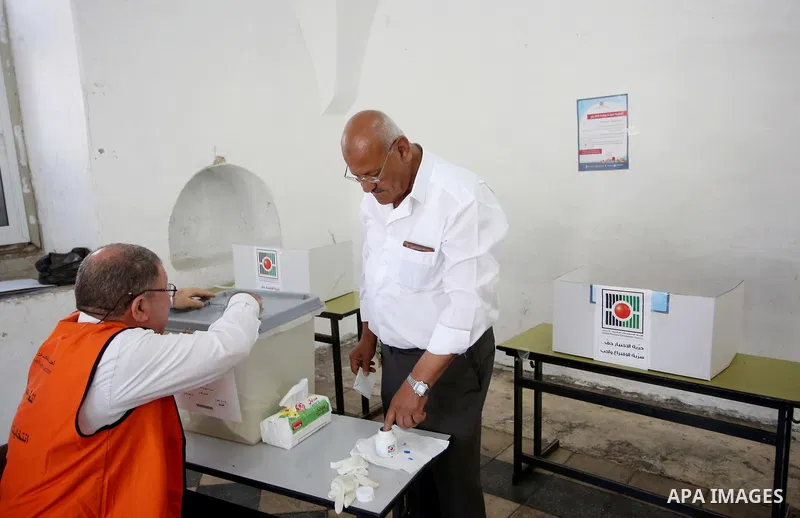 A Palestinian man casts his ballot at a polling station during municipal elections in the West Bank of Nablus on May 13, 2017. Photo by Ayman Ameen