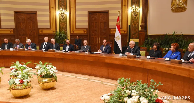 Egyptian President Abdel Fattah al-Sisi meets with Board of Trustees of Alexandria Library in Cairo, Egypt, on May 13, 2017. Photo by Egyptian President Office