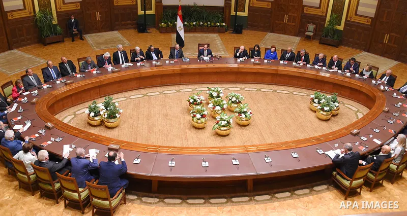 Egyptian President Abdel Fattah al-Sisi meets with Board of Trustees of Alexandria Library in Cairo, Egypt, on May 13, 2017. Photo by Egyptian President Office