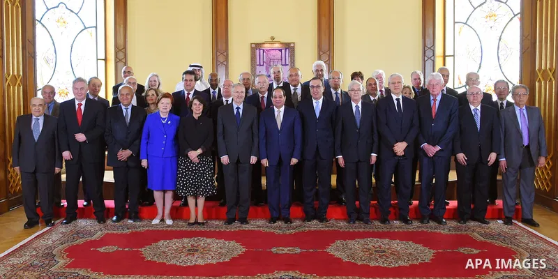 Egyptian President Abdel Fattah al-Sisi meets with Board of Trustees of Alexandria Library in Cairo, Egypt, on May 13, 2017. Photo by Egyptian President Office