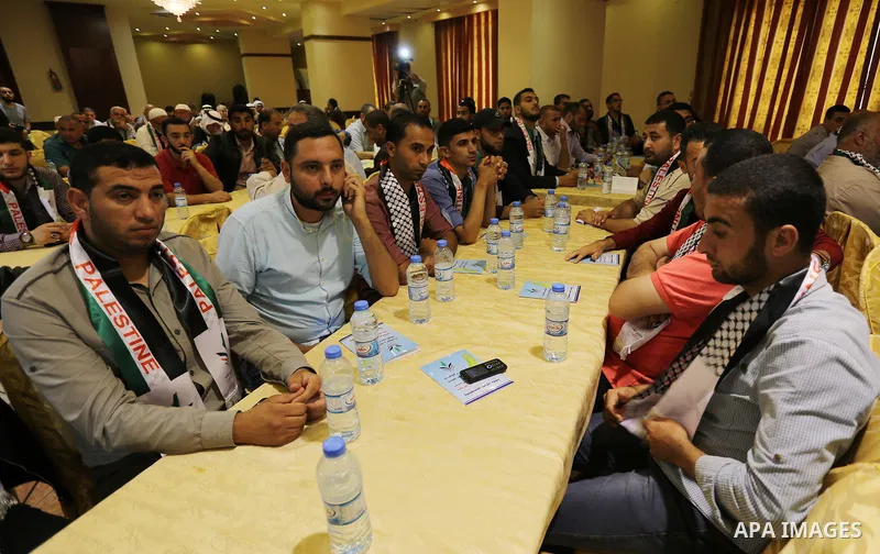 Palestinians attend a meeting organaized by Hamas and Islamic Jihad Movement, in Gaza city, on May 14, 2017. Photo by Ashraf Amra