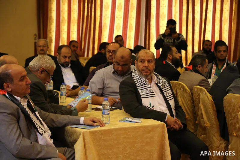 Palestinians attend a meeting organaized by Hamas and Islamic Jihad Movement, in Gaza city, on May 14, 2017. Photo by Ashraf Amra