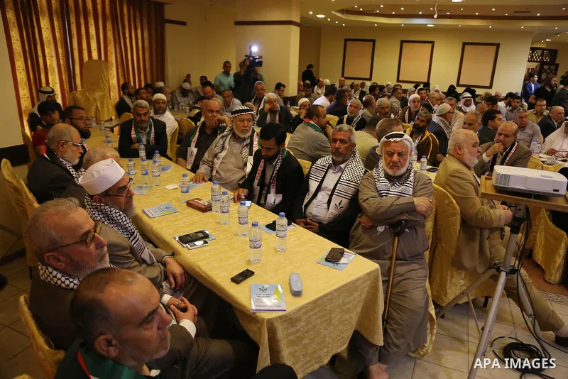 Palestinians attend a meeting organaized by Hamas and Islamic Jihad Movement, in Gaza city, on May 14, 2017. Photo by Ashraf Amra