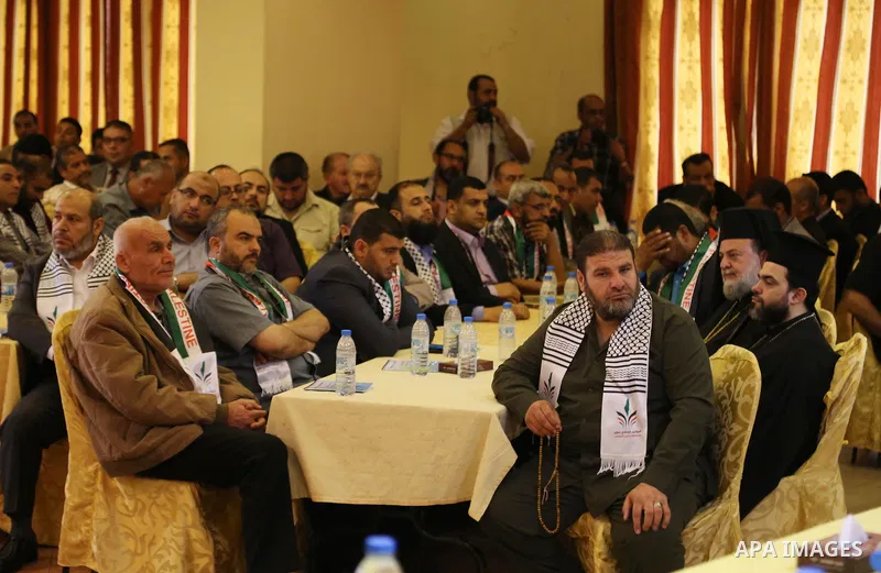 Palestinians attend a meeting organaized by Hamas and Islamic Jihad Movement, in Gaza city, on May 14, 2017. Photo by Ashraf Amra