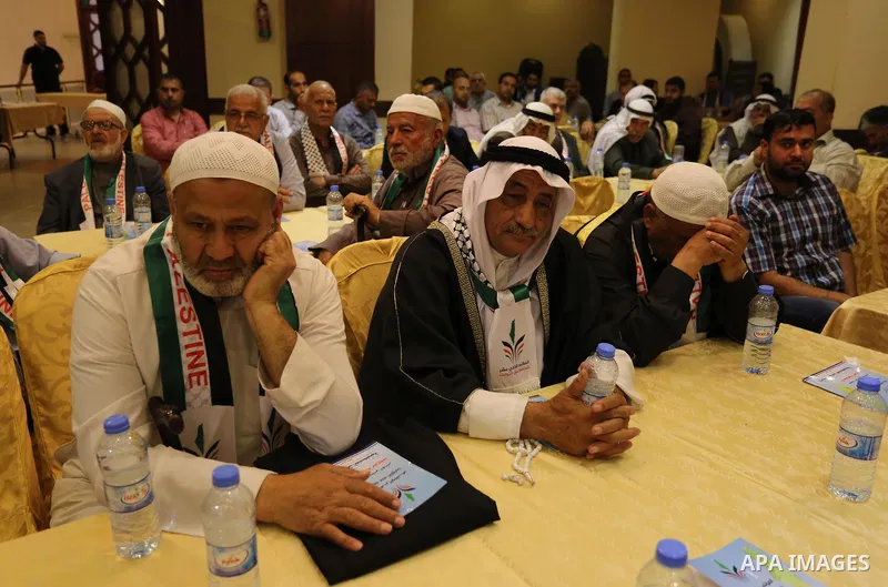 Palestinians attend a meeting organaized by Hamas and Islamic Jihad Movement, in Gaza city, on May 14, 2017. Photo by Ashraf Amra