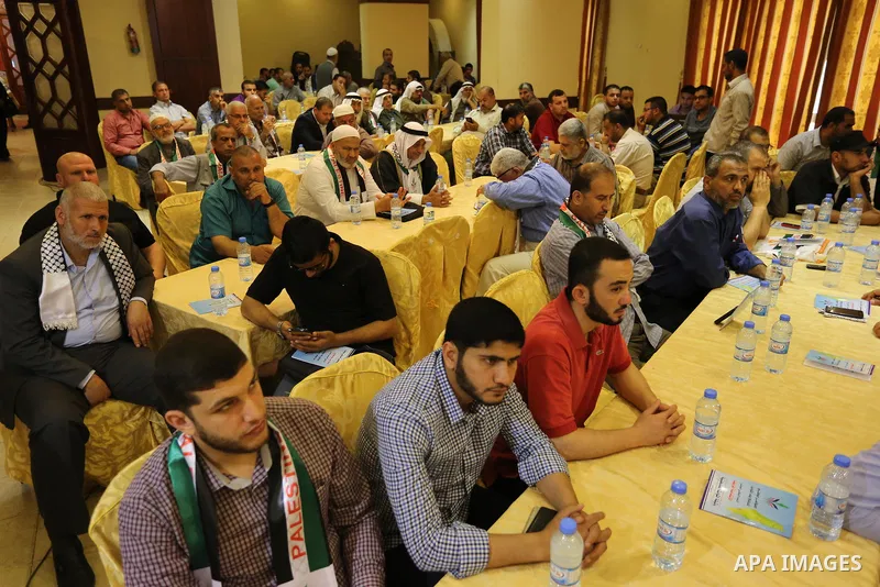 Palestinians attend a meeting organaized by Hamas and Islamic Jihad Movement, in Gaza city, on May 14, 2017. Photo by Ashraf Amra