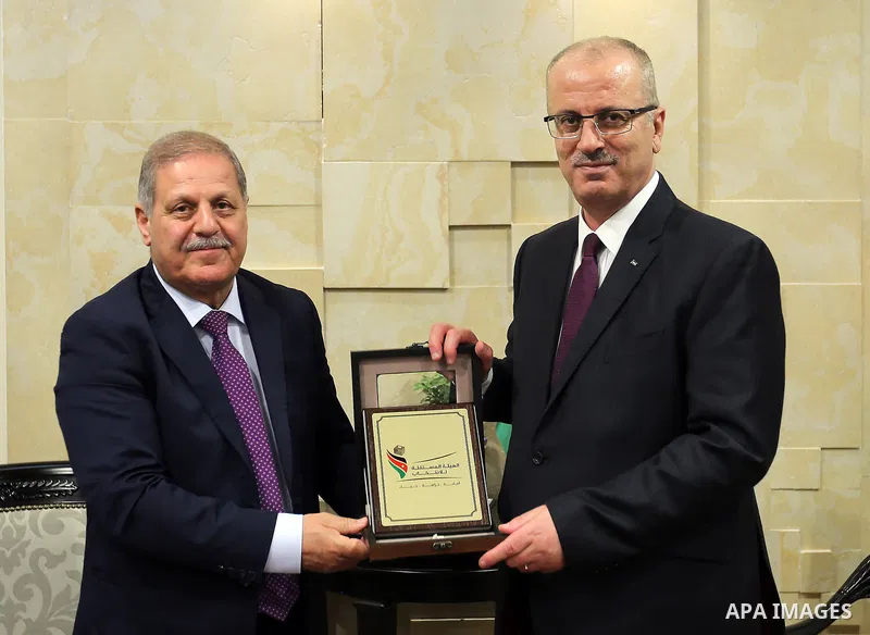Palestinian Prime Minister Rami Hamdallah meets with Governor of Amman Saad Shehab in the West Bank city of Ramallah on May 14, 2017. Photo by Prime Minister Office