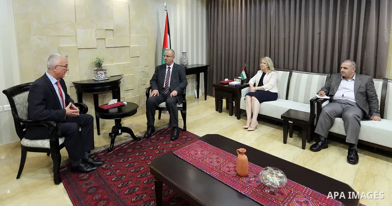 Palestinian Prime Minister Rami Hamdallah meets with Hungarian Ambassador to Palestine Gisa Mehali, in the West Bank of Ramallah, on May 15, 2017. Photo by Prime Minister Office