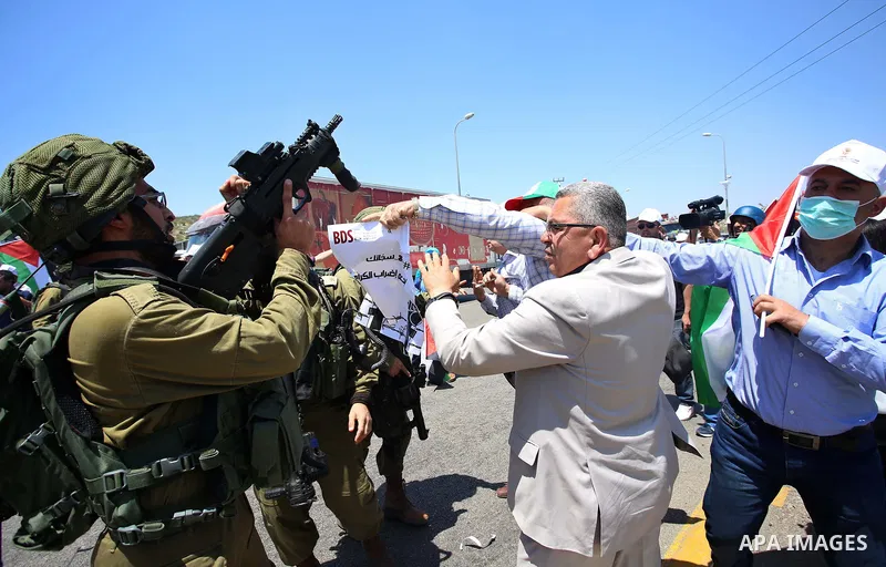 Israeli soldiers scuffle with Palestinian protesters trying to block the main road between the West Bank city of Nablus and the Jewish settlement of Shavi Shamron during a demonstration in solidarity with Palestinian pri...