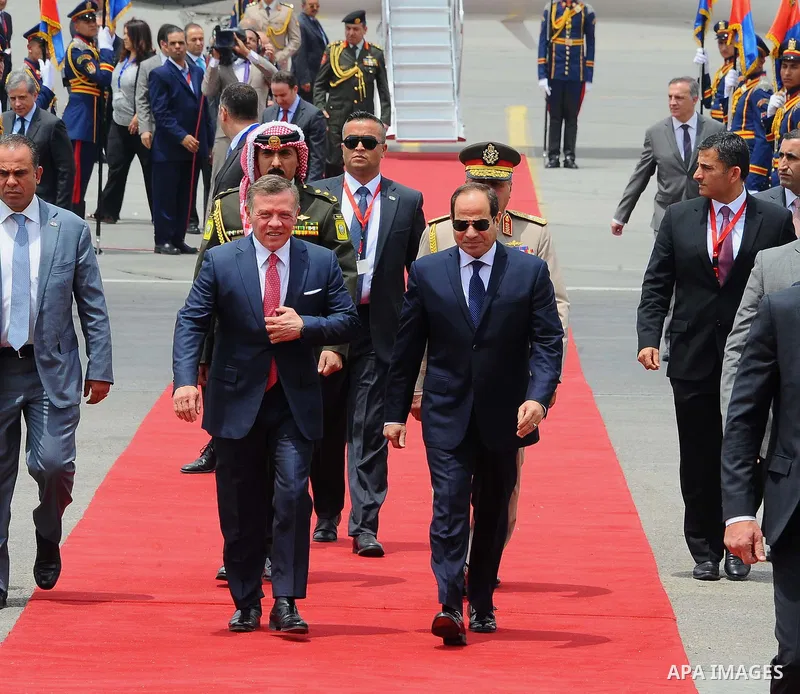 Egyptian President Abdel Fattah al-Sisi greets Jordan's King Abdullah II during a welcome ceremony in the Egyptian capital Cairo, on May 17, 2017. Photo by Egyptian President Office