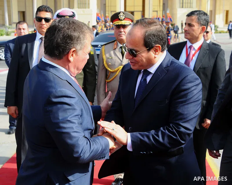Egyptian President Abdel Fattah al-Sisi shakes hands with Jordan's King Abdullah II before he leaves the Egyptian capital Cairo, on May 17, 2017. Photo by Egyptian President Office